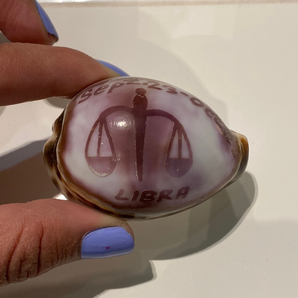 Vintage Tiger Cowrie Carved Libra Zodiac